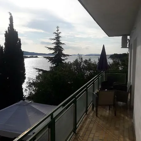 Apartment Dalmatino *