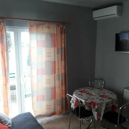 Dalmatino Brodarica (Sibenik-Knin)