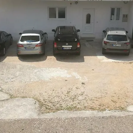 Apartment Dalmatino *
