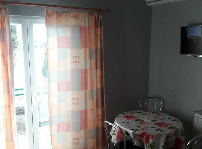 Dalmatino Brodarica (Sibenik-Knin)